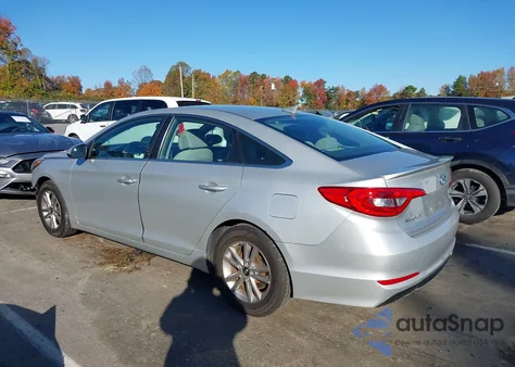 2017 Hyundai Sonata z USA, uszkodzony, nr VIN 5NPE24AFXHH537256